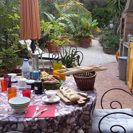 Des 2 Geais בית אירוח